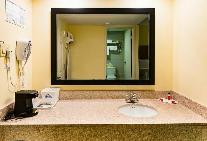 Szálloda Days Inn By Wyndham Hartford/closest Downtown