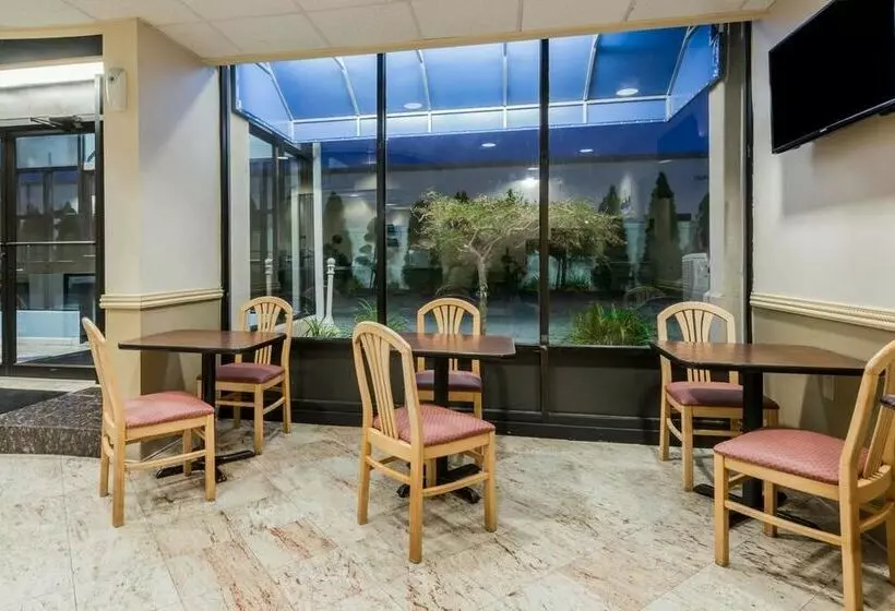 Szálloda Days Inn By Wyndham Hartford/closest Downtown