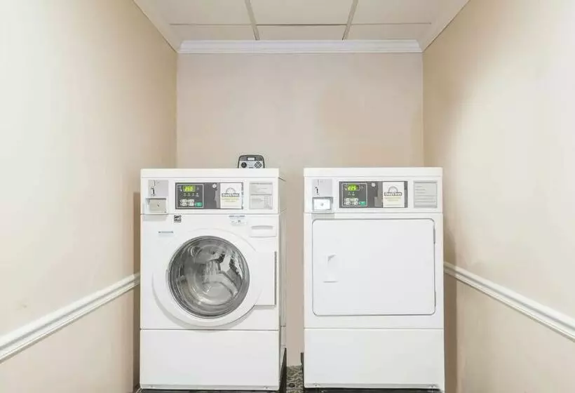 Szálloda Days Inn By Wyndham Hartford/closest Downtown