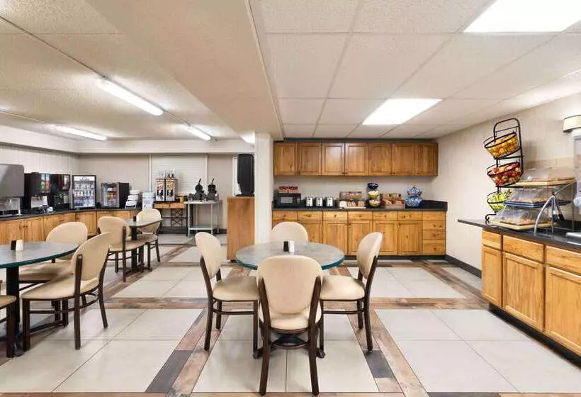 هتل Days Inn & Suites By Wyndham Bozeman