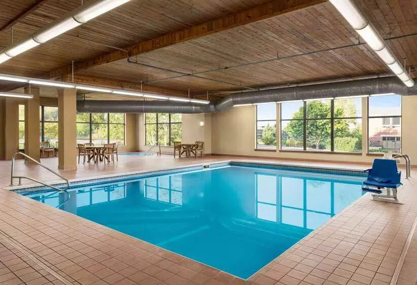 هتل Days Inn & Suites By Wyndham Bozeman