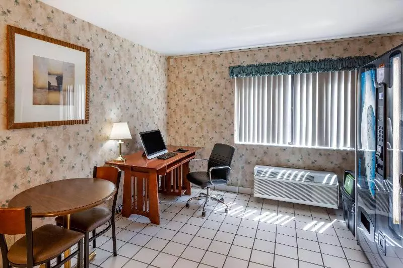 Otel Econo Lodge Inn And Suites Sandy
