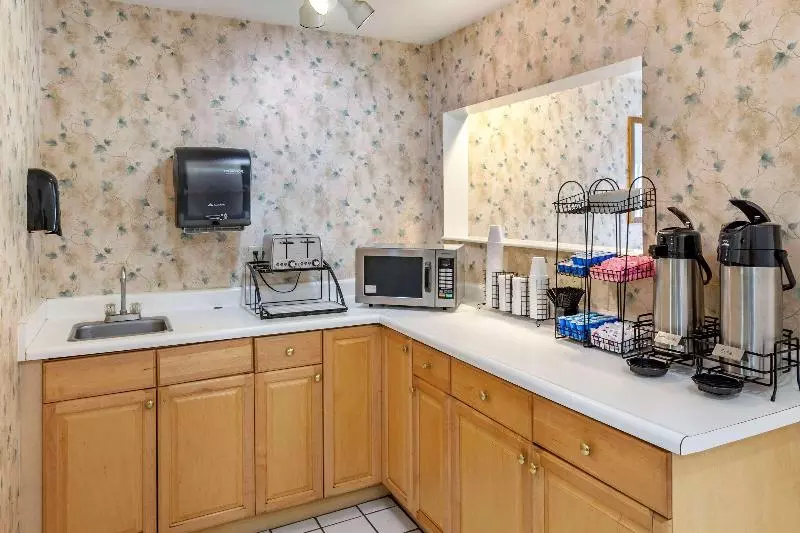 Otel Econo Lodge Inn And Suites Sandy