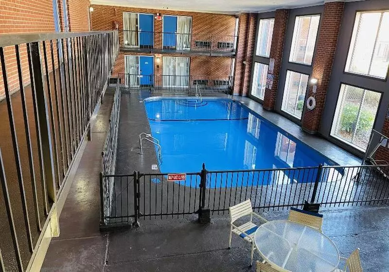 Отель Fairview Inn & Suite