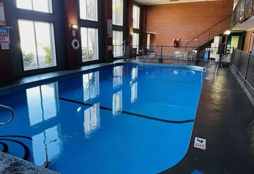 Отель Fairview Inn & Suite