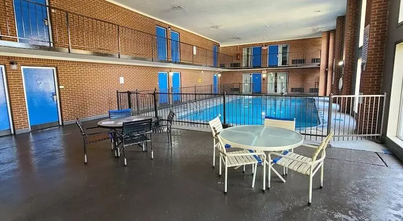 Отель Fairview Inn & Suite