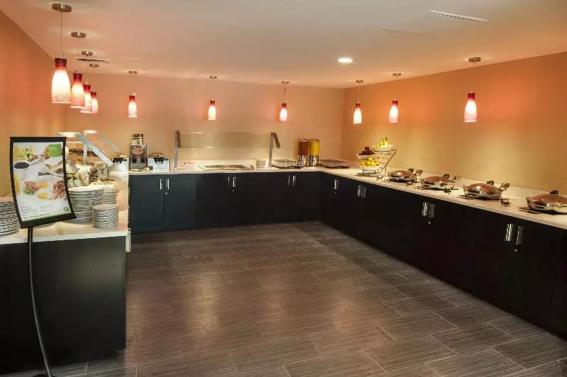 Szálloda Inn At Fox Chase Bw Premier Collection