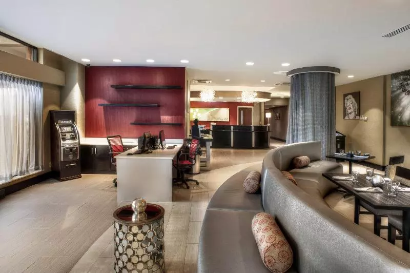 Szálloda Inn At Fox Chase Bw Premier Collection