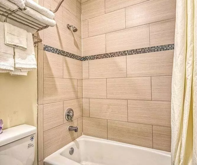 هتل Hollywood City Inn