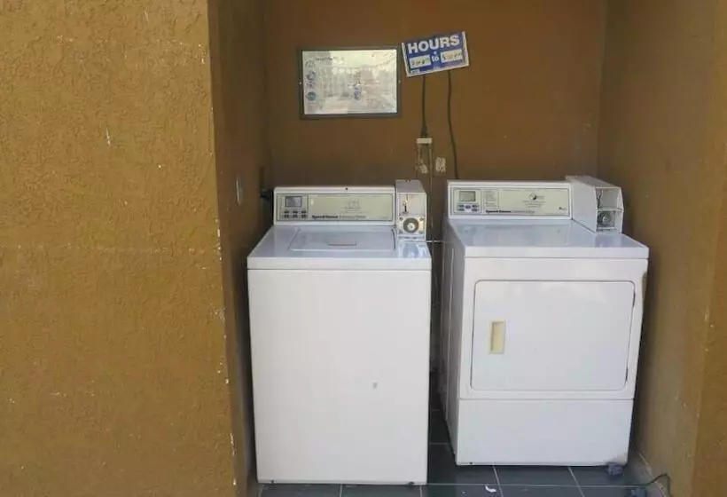 هتل Hollywood City Inn