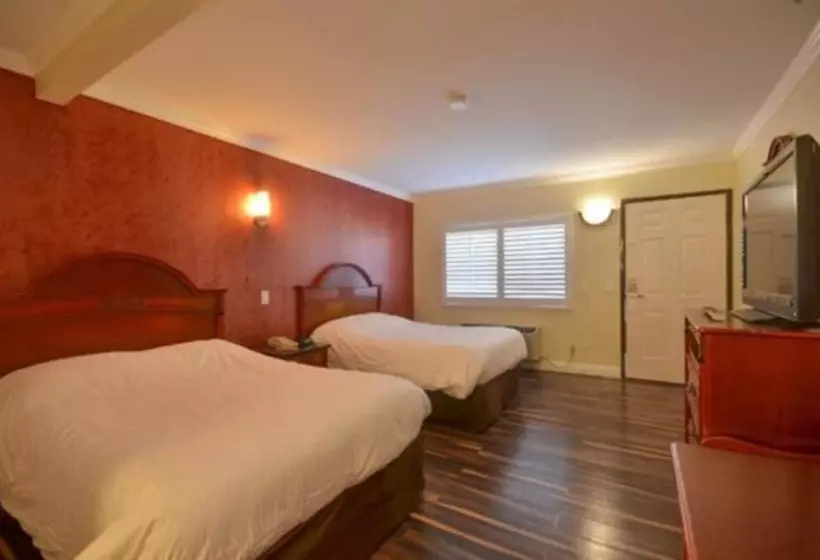 هتل Hollywood City Inn