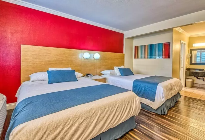 هتل Hollywood City Inn