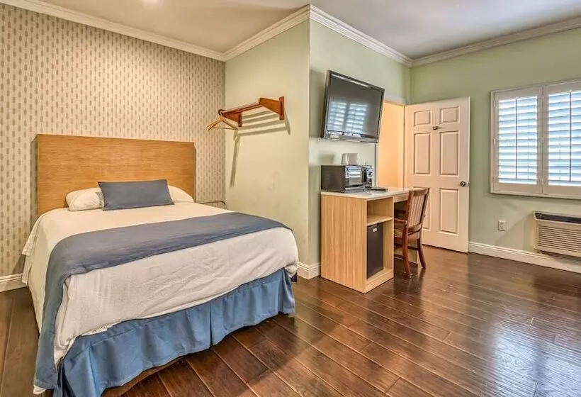هتل Hollywood City Inn