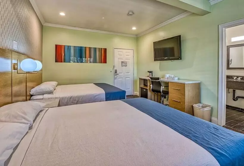 هتل Hollywood City Inn