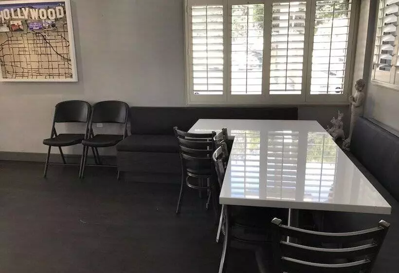 هتل Hollywood City Inn