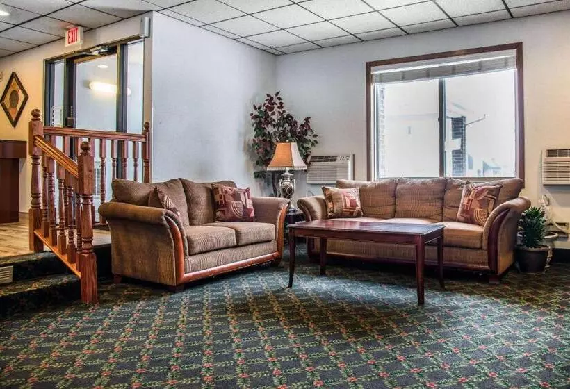 فندق Hudson Inn & Suites