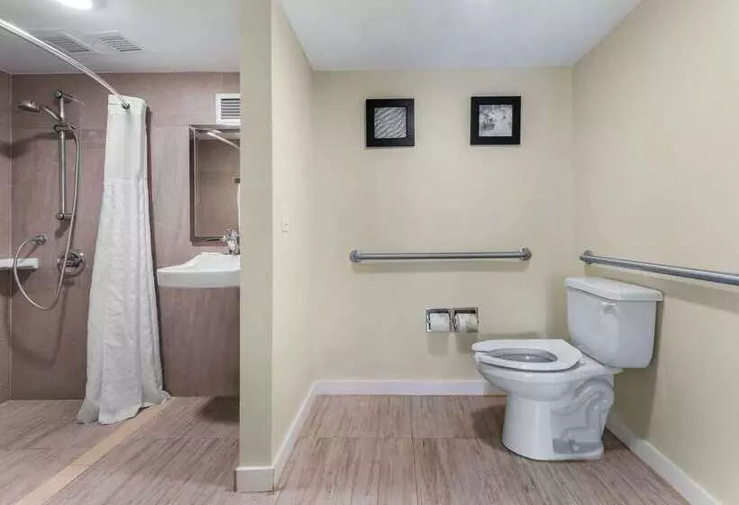 Szálloda Quality Inn University North I75