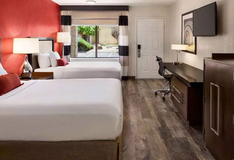 Отель Ramada By Wyndham Albuquerque Airport