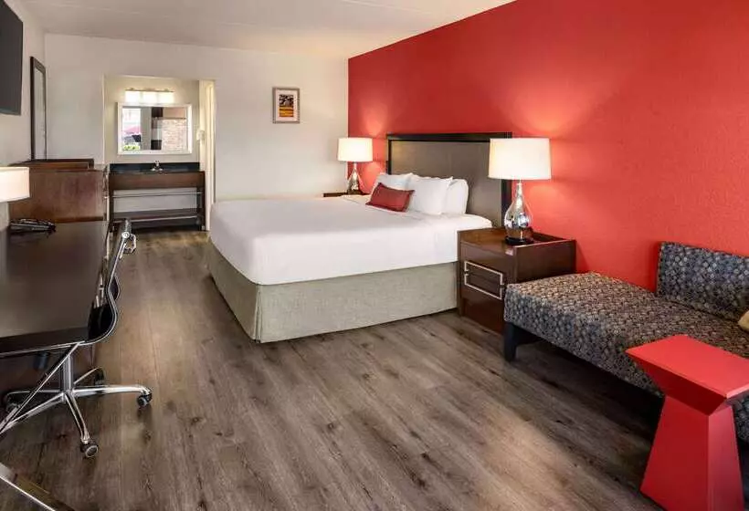 Отель Ramada By Wyndham Albuquerque Airport
