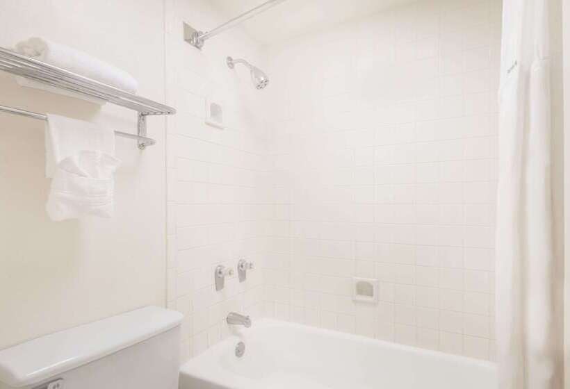 هتل Ramada By Wyndham Albuquerque Airport