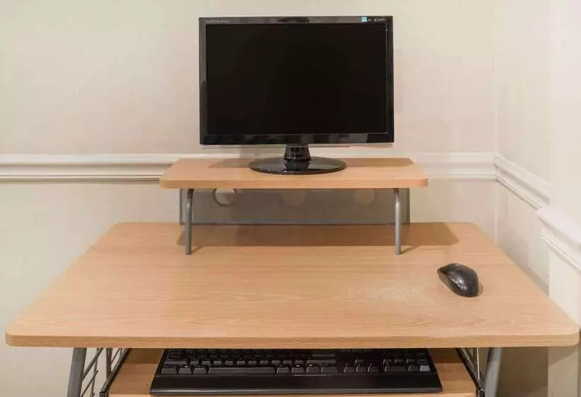 Отель Ramada By Wyndham Columbia