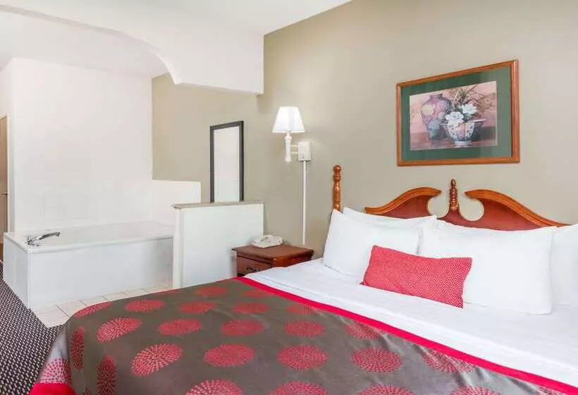 Отель Ramada By Wyndham Columbia