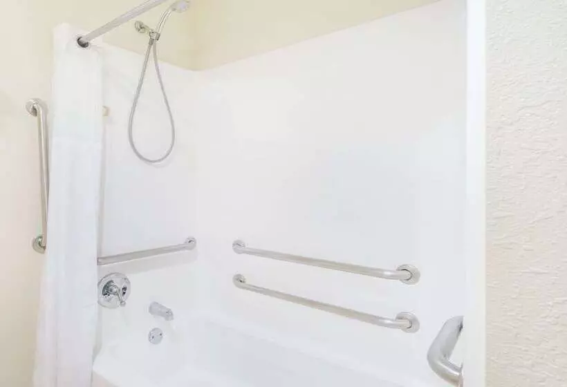 Отель Ramada By Wyndham Columbia