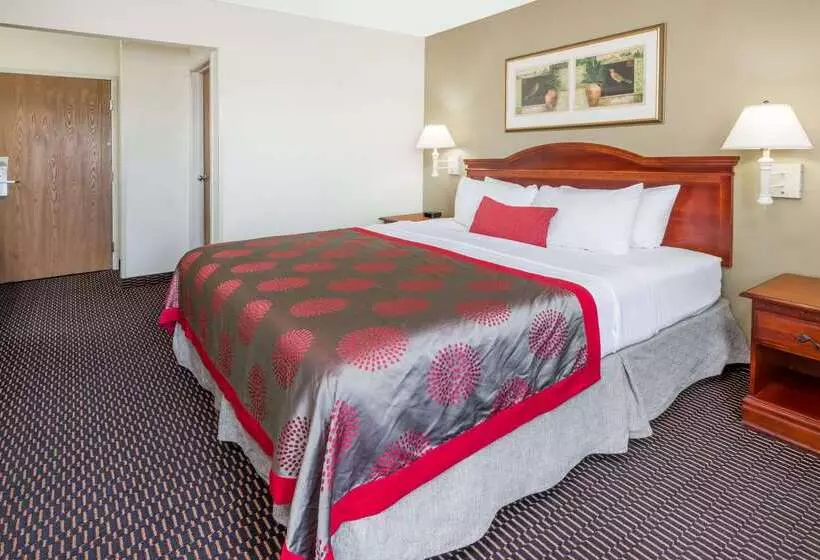 Отель Ramada By Wyndham Columbia