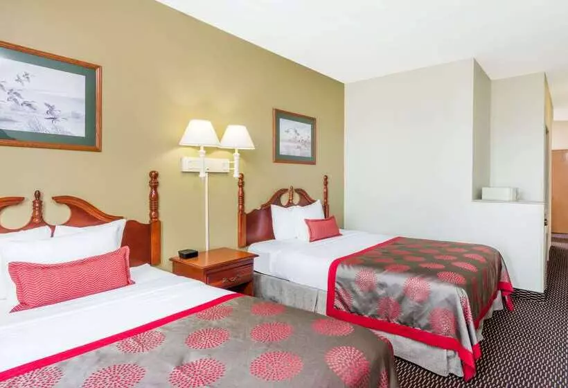 Отель Ramada By Wyndham Columbia