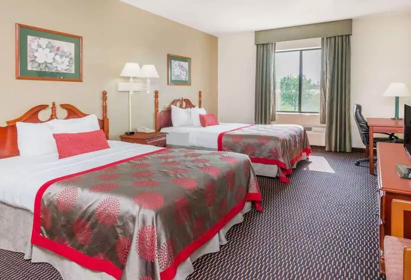 Отель Ramada By Wyndham Columbia