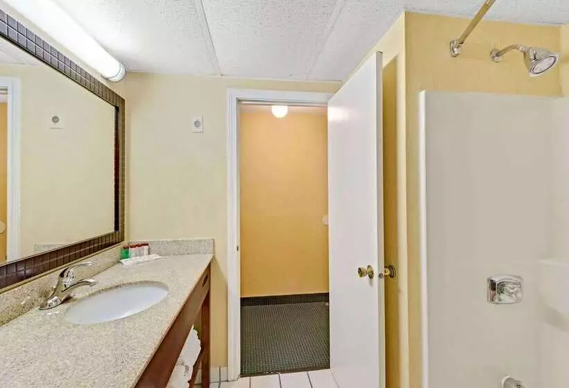 فندق Ramada By Wyndham Kittery