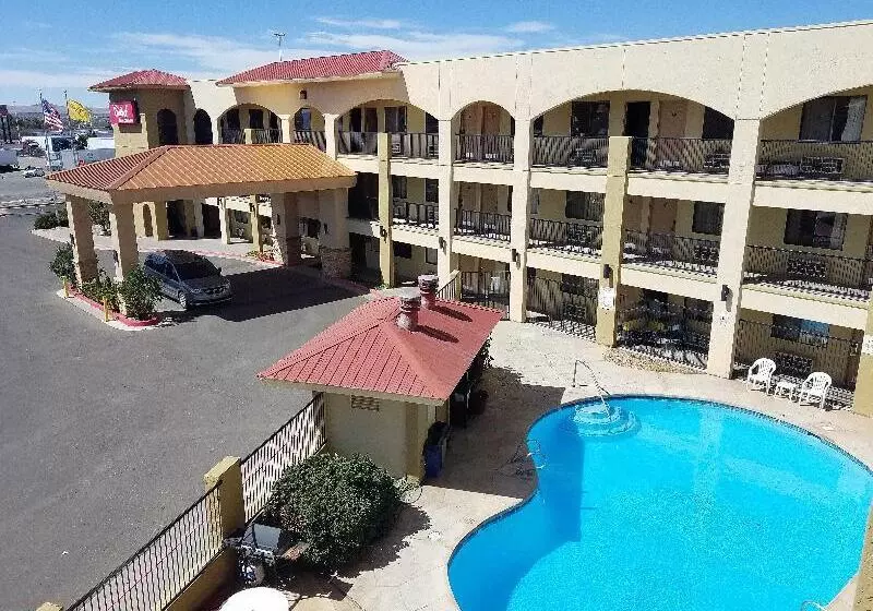 בית מלון כפרי Red Roof Inn Albuquerque Midtown