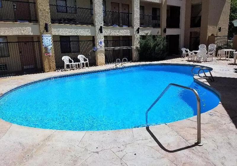 בית מלון כפרי Red Roof Inn Albuquerque Midtown