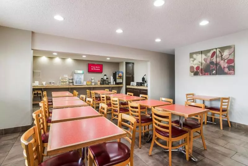 בית מלון כפרי Red Roof Inn Albuquerque Midtown