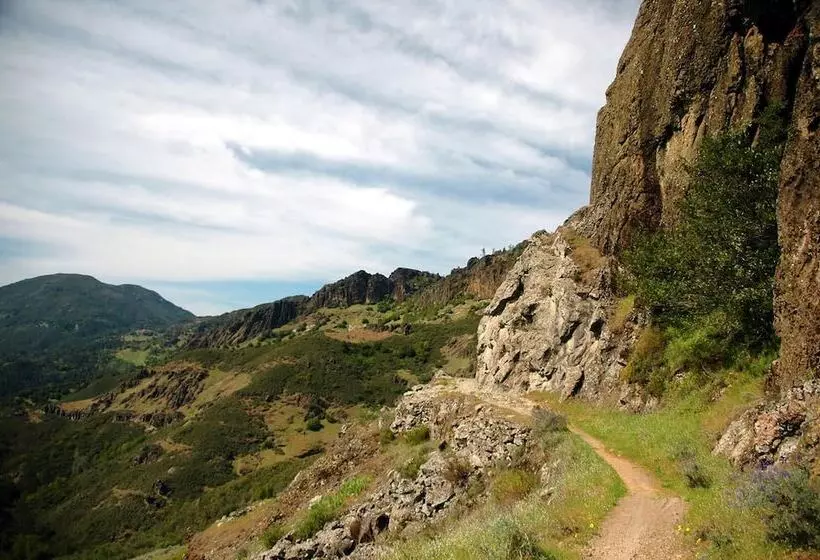 Upvalley Inn & Hot Springs, Ascend Hotel Collection