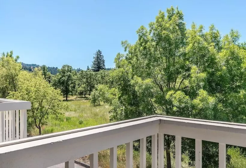 Upvalley Inn & Hot Springs, Ascend Hotel Collection