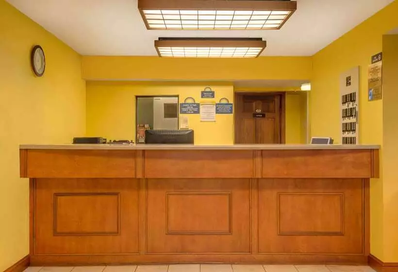 Motelli Days Inn By Wyndham Columbus Fairgrounds