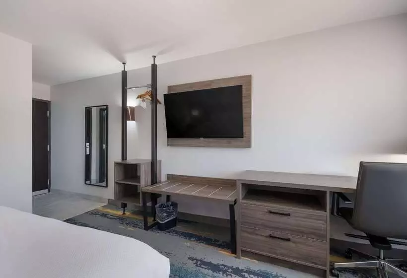 Otel Clarion Pointe Okc Airport