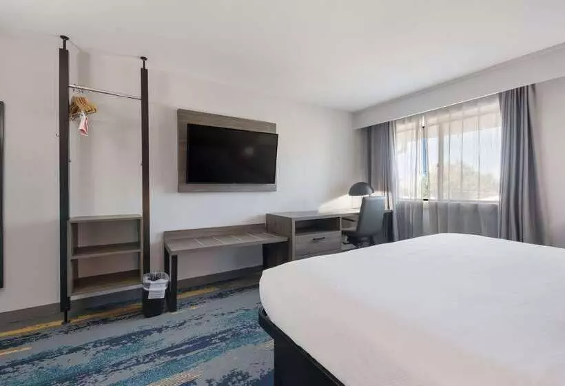 Otel Clarion Pointe Okc Airport