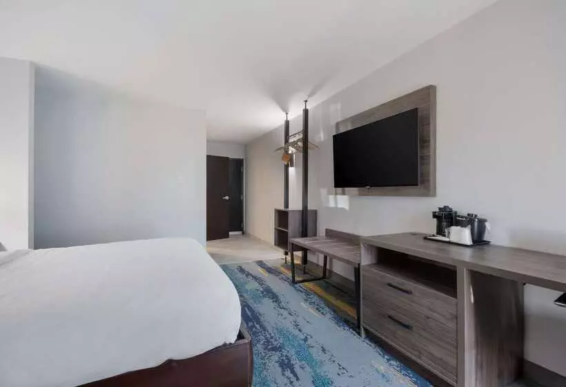 Otel Clarion Pointe Okc Airport