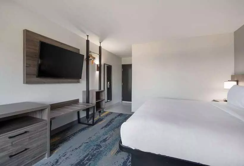 Otel Clarion Pointe Okc Airport