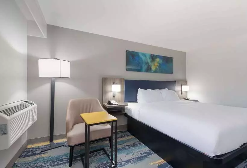 Otel Clarion Pointe Okc Airport