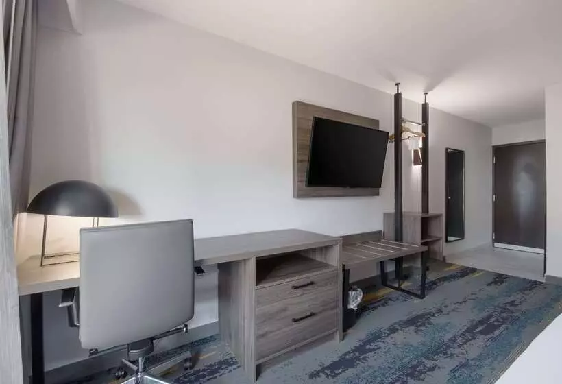 Otel Clarion Pointe Okc Airport