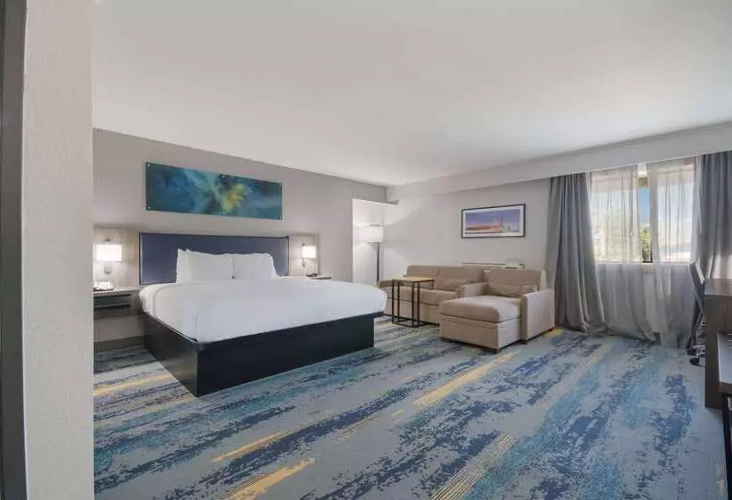 Otel Clarion Pointe Okc Airport