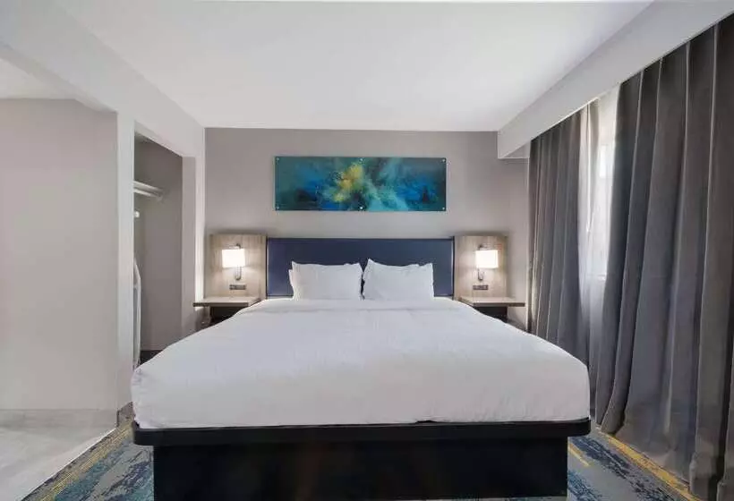 Otel Clarion Pointe Okc Airport