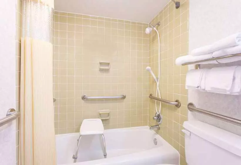 Szálloda Days Inn By Wyndham Byron