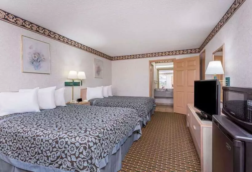 Szálloda Days Inn By Wyndham Byron