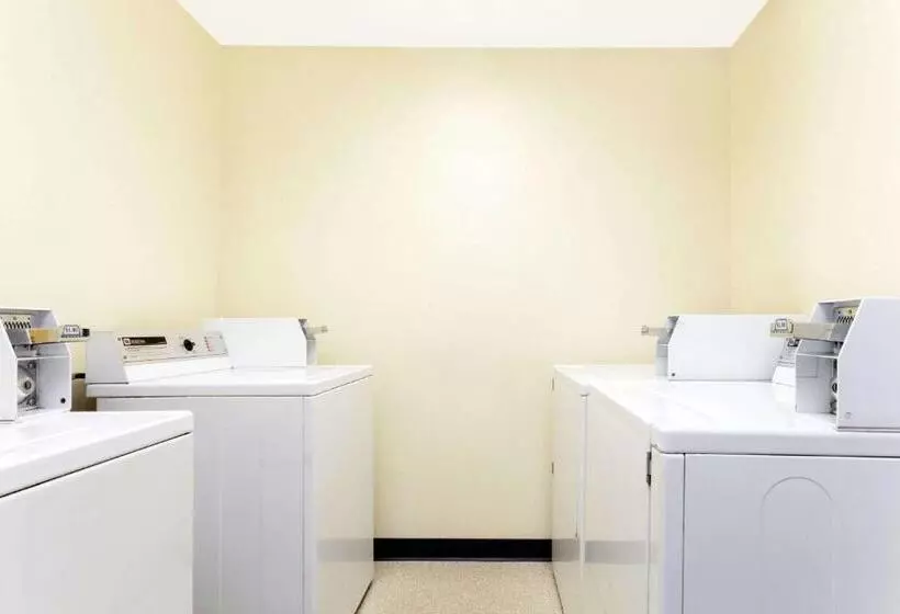 هتل Days Inn By Wyndham Missoula Airport