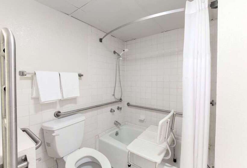 בית מלון כפרי Days Inn By Wyndham Oklahoma City Fairground