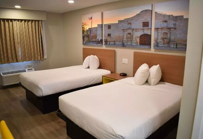 Hotelli Days Inn By Wyndham San Antonio Alamo/riverwalk